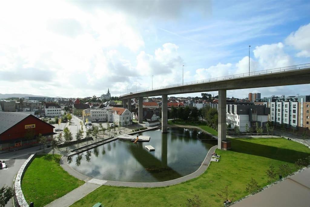 Spacious Waterfront With Free Parking - Upgraded 2024 Lejlighed Stavanger